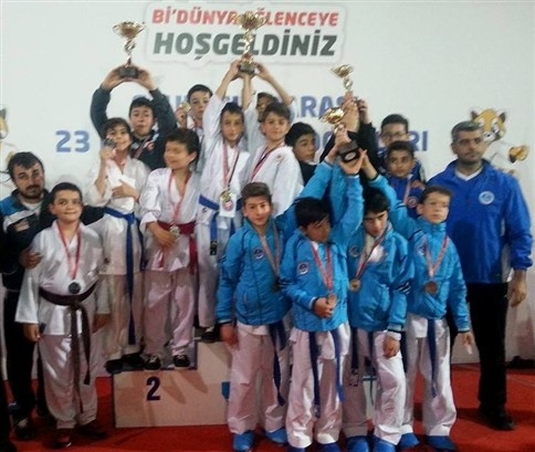 Karateciler Takım Halinde Şampiyon Oldular